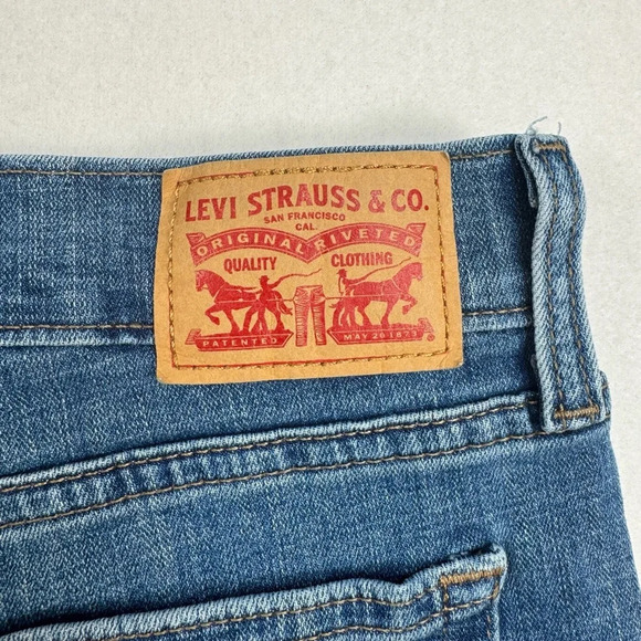 Levis Denim Jean Shorts 6 Inch Rise Womens Size 30 Medium Wash - Picture 10 of 11